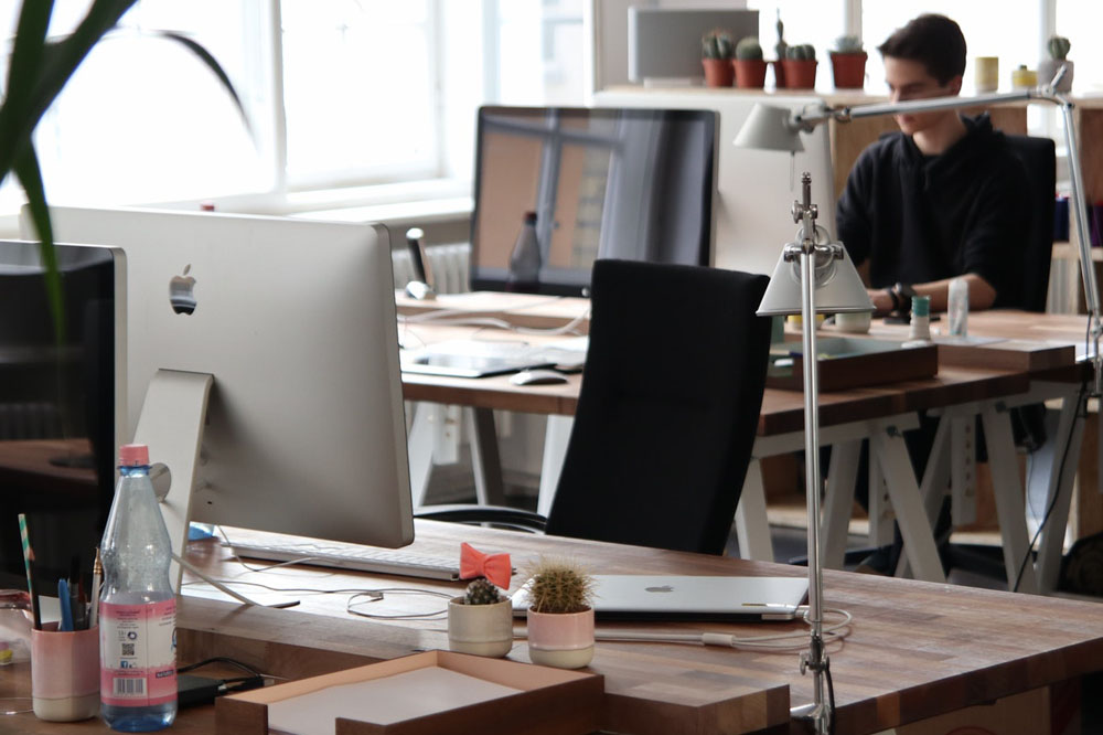 An Imac on disk in a co-working space.